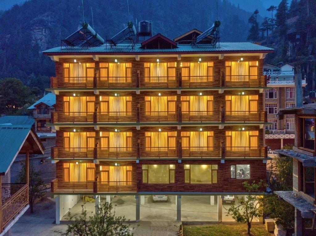 Готель Swastik Grand Manali Екстер'єр фото