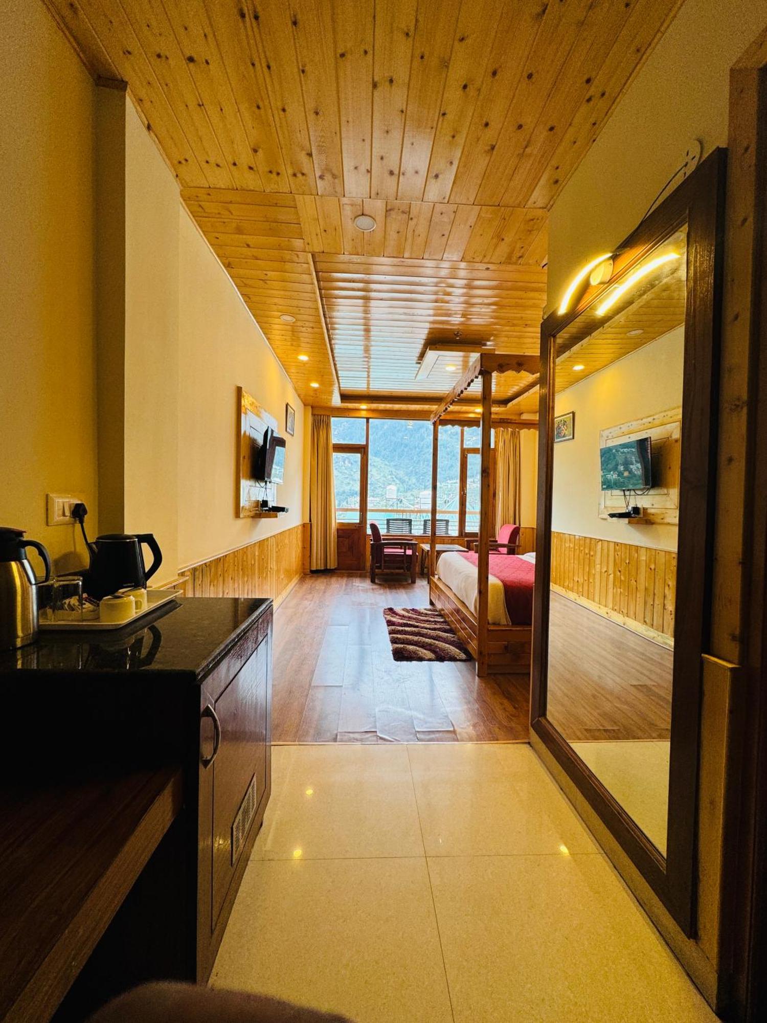 Готель Swastik Grand Manali Екстер'єр фото