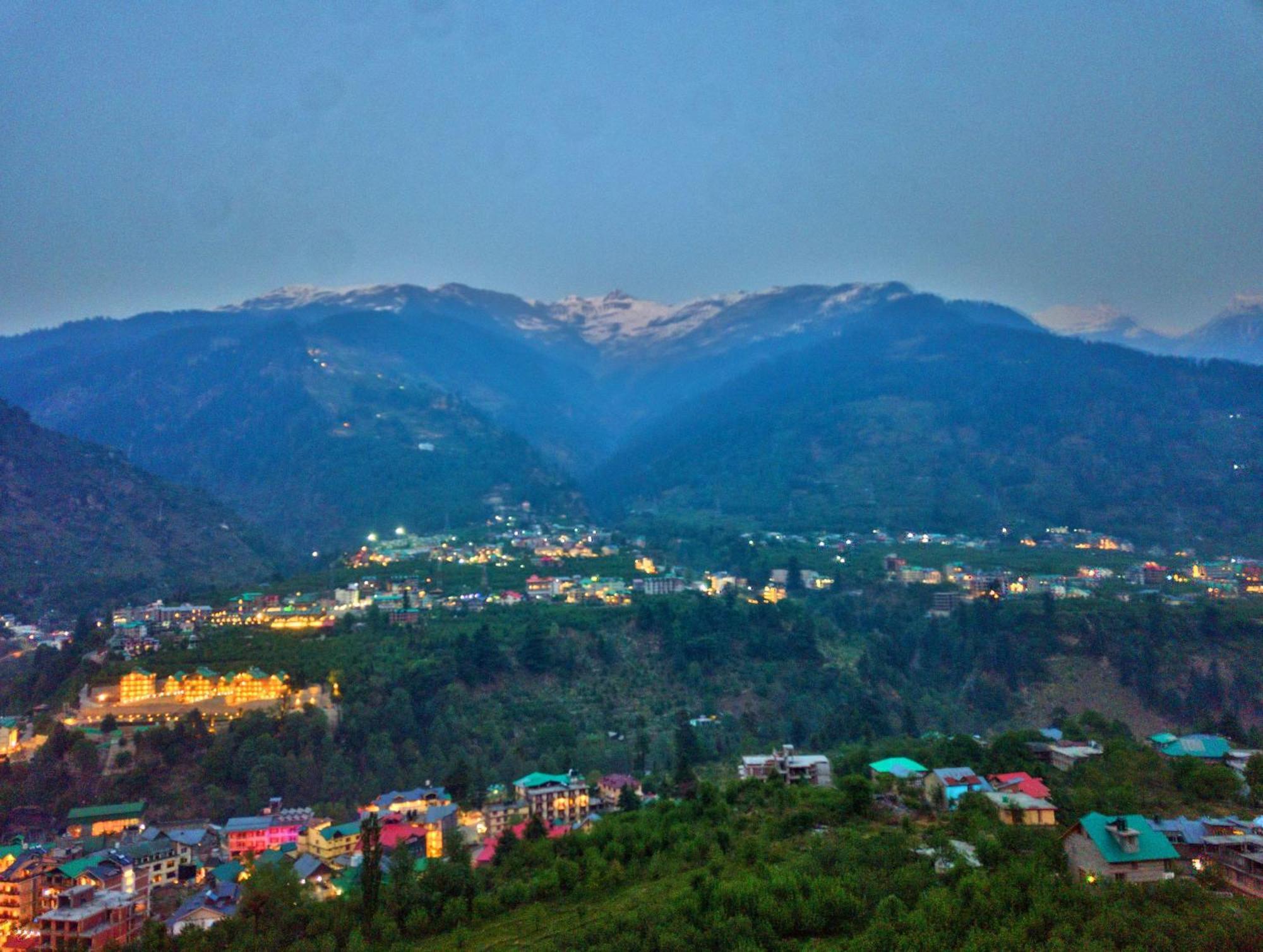 Готель Swastik Grand Manali Екстер'єр фото