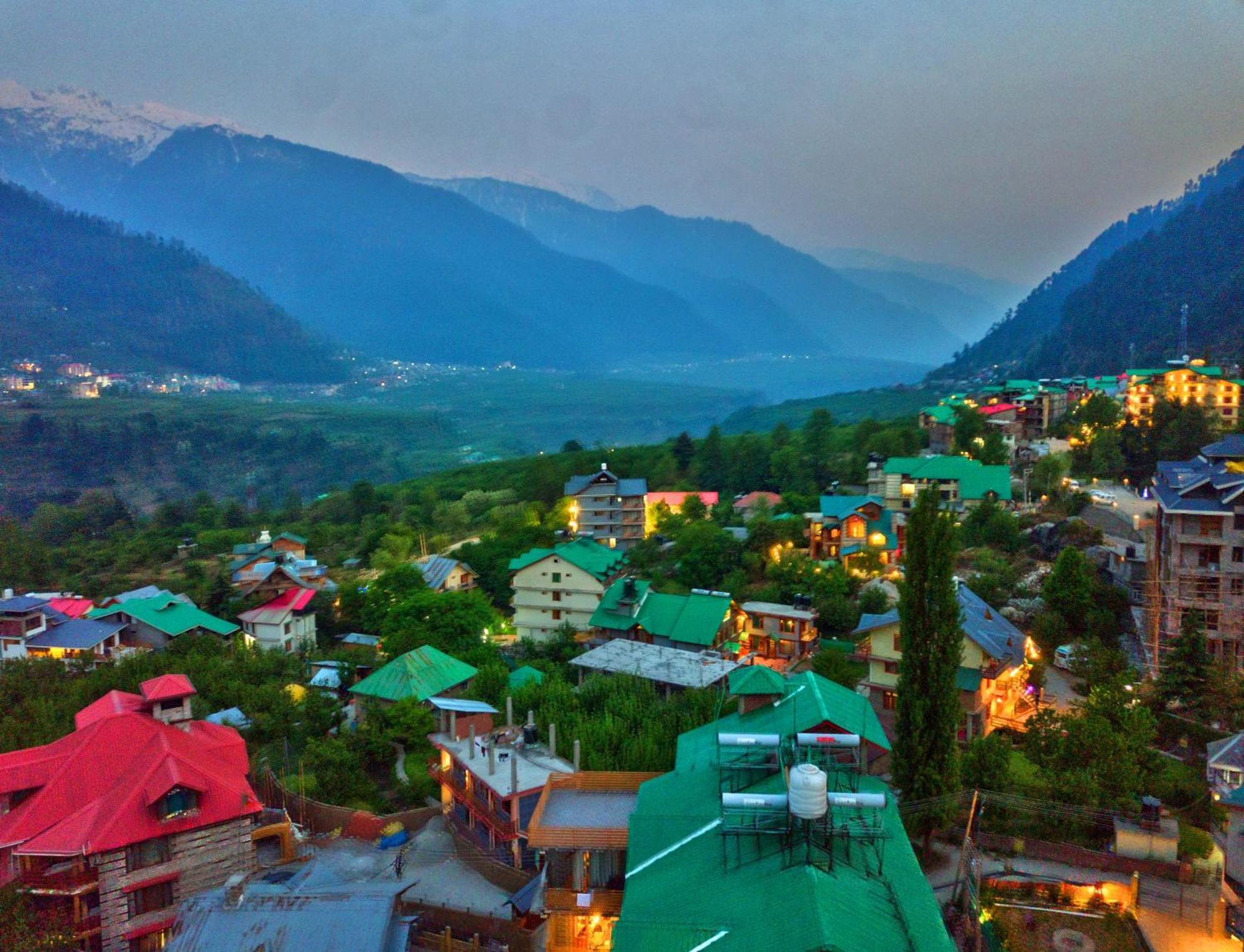 Готель Swastik Grand Manali Екстер'єр фото