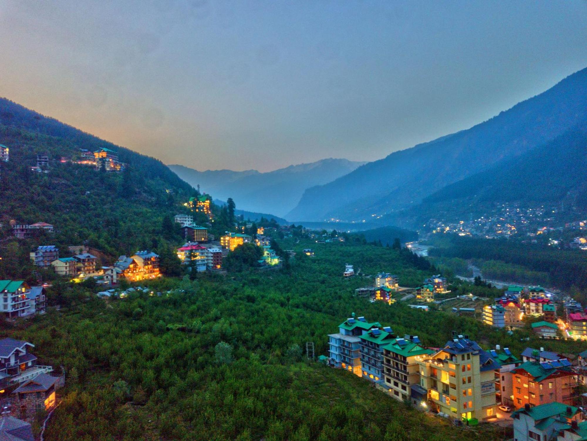 Готель Swastik Grand Manali Екстер'єр фото